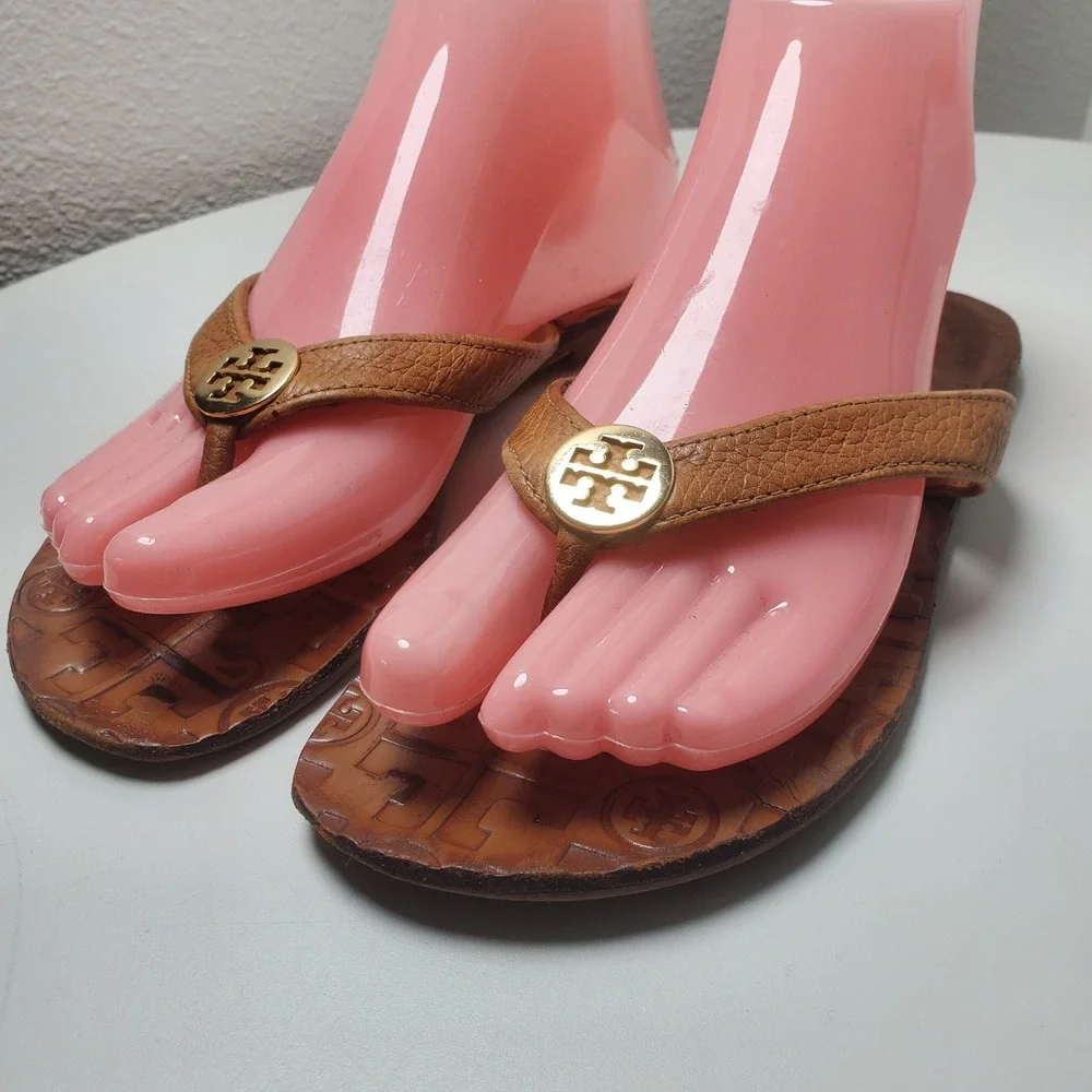 Tory Burch Miller Tan Leather Logo Medallion Thong Sandal 6M Flip Flops 50908667
